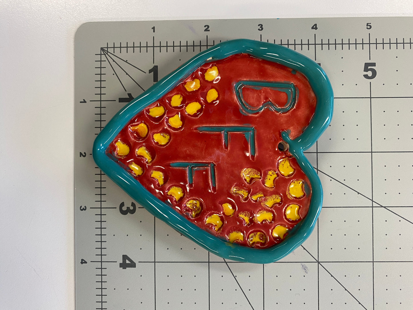 WATCH Resources Art Guild - Ceramic Arts Handmade Clay Crafts Glazed 4-inch x 4-inch Best Friends Forever Heart made by Lisa Uptain