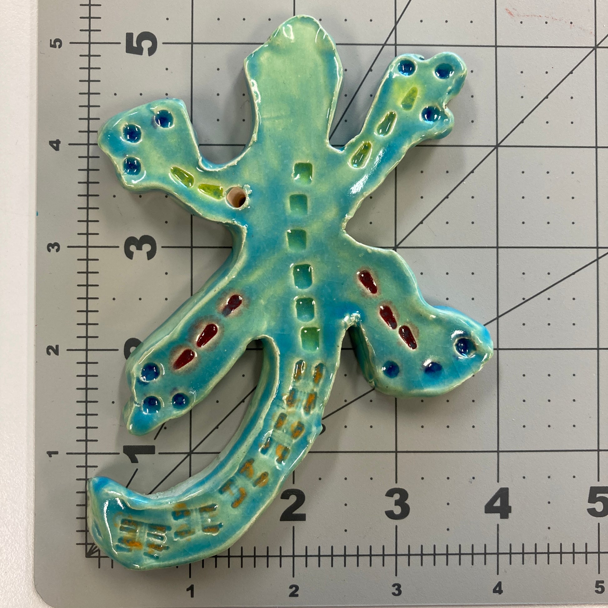 WATCH Resources Art Guild - Ceramic Arts Handmade Clay Crafts 5.5-inch x 4-inch Glazed Lizard made by Tami Mills