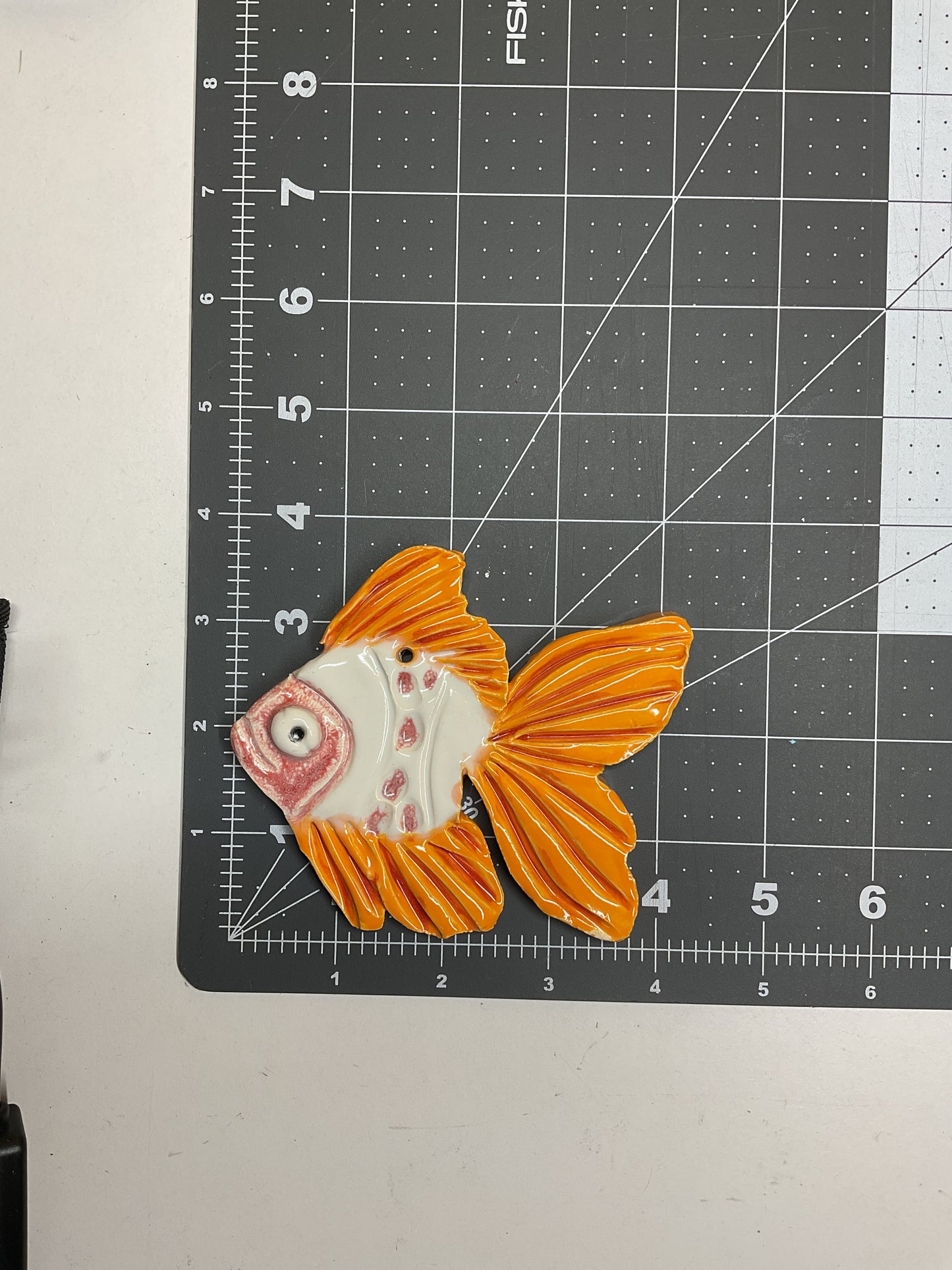 Ceramic Arts Handmade Clay Crafts Glazed Fish 4-inch by 3.5-inch made by Lisa Uptain and WATCH 4779)