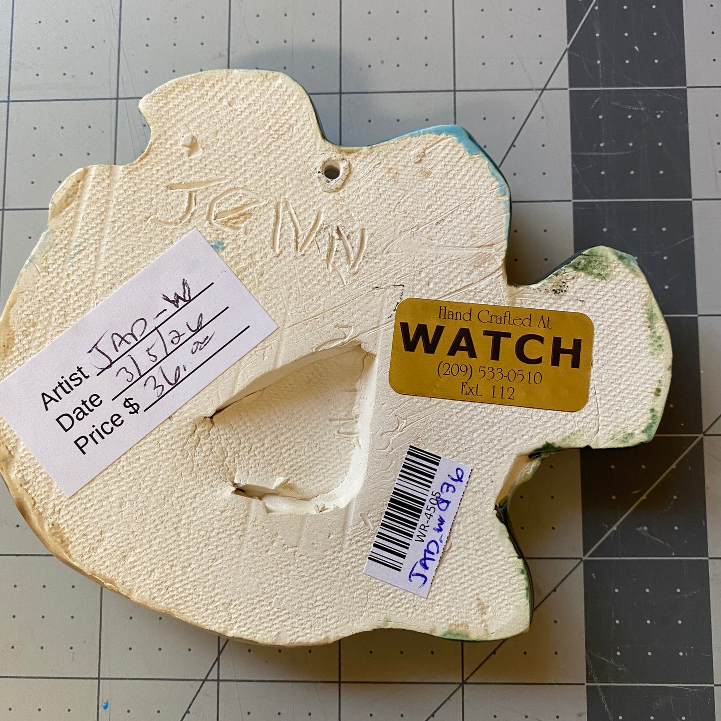 WATCH Resources Art Guild - Ceramic Arts Handmade Clay Crafts Glazed Fish 6-inch by 5-inch made by Ashley Dorsett 4504