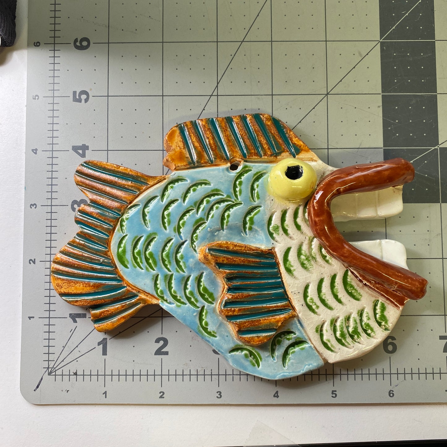 Ceramic Arts Handmade Clay Crafts Glazed Fish 6.5-inch by 5-inch made by Eric Stacy 4046