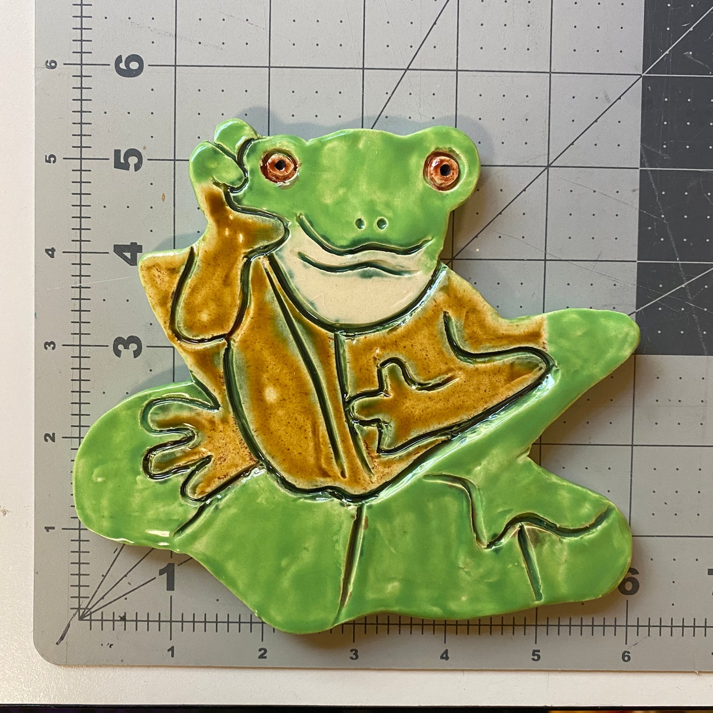 WATCH Resources Art Guild - Ceramic Arts Handmade Clay Crafts Glazed Frog 6-inch by 5.5-inch made by Monty Chu 4498