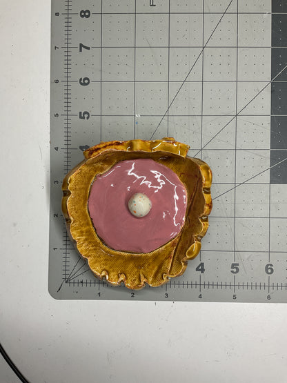 WATCH Resources Art Guild - Handmade Ceramic Arts: Glazed Clam with Pearl 4-inch x 4-inch by Lisa Uptain 4593