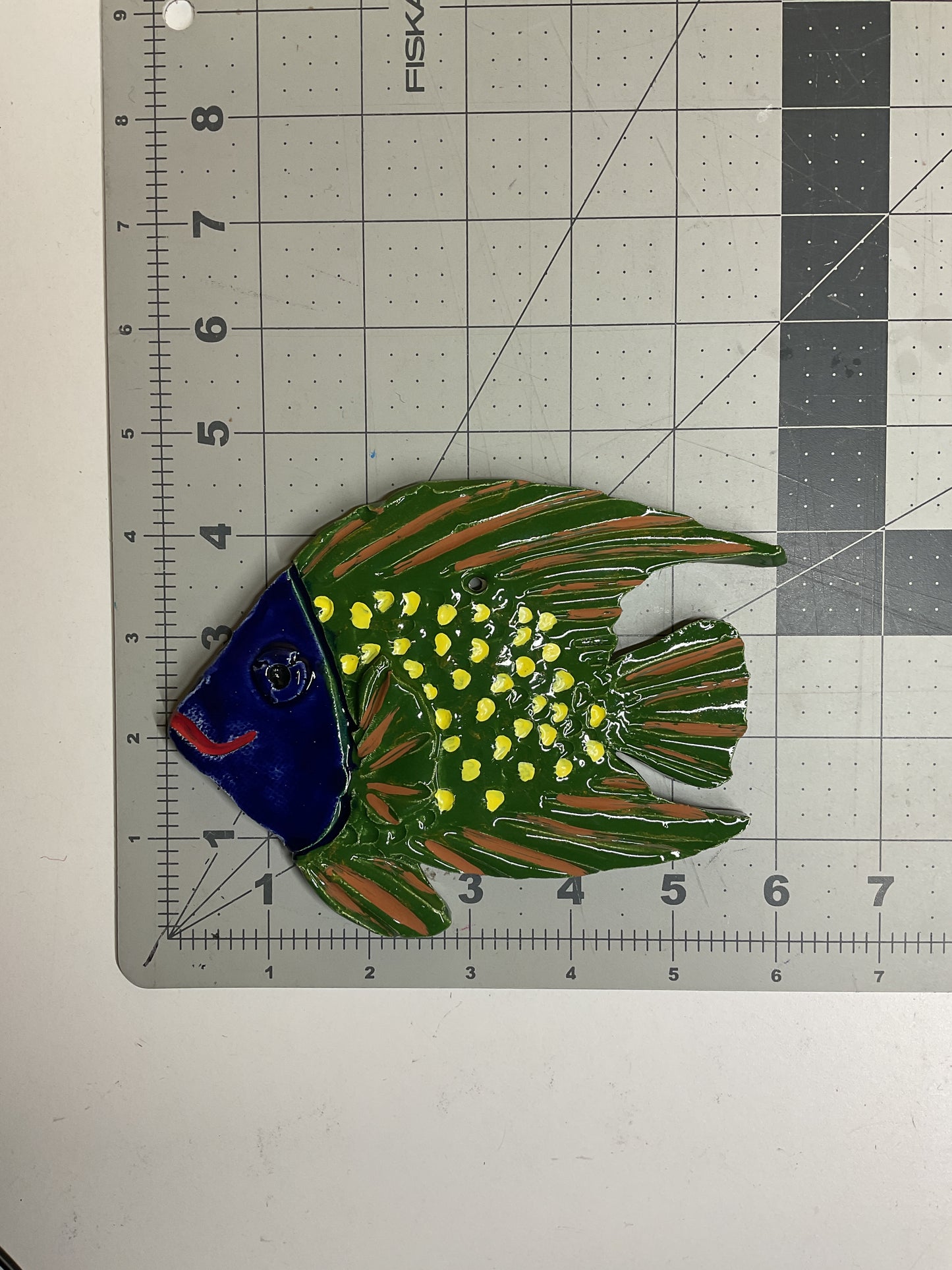 WATCH Resources Art Guild - Ceramic Arts Handmade Clay Crafts Glazed Fish 4.5-inch by 6-inch made by Lisa Uptain and Andy Crowe 4548