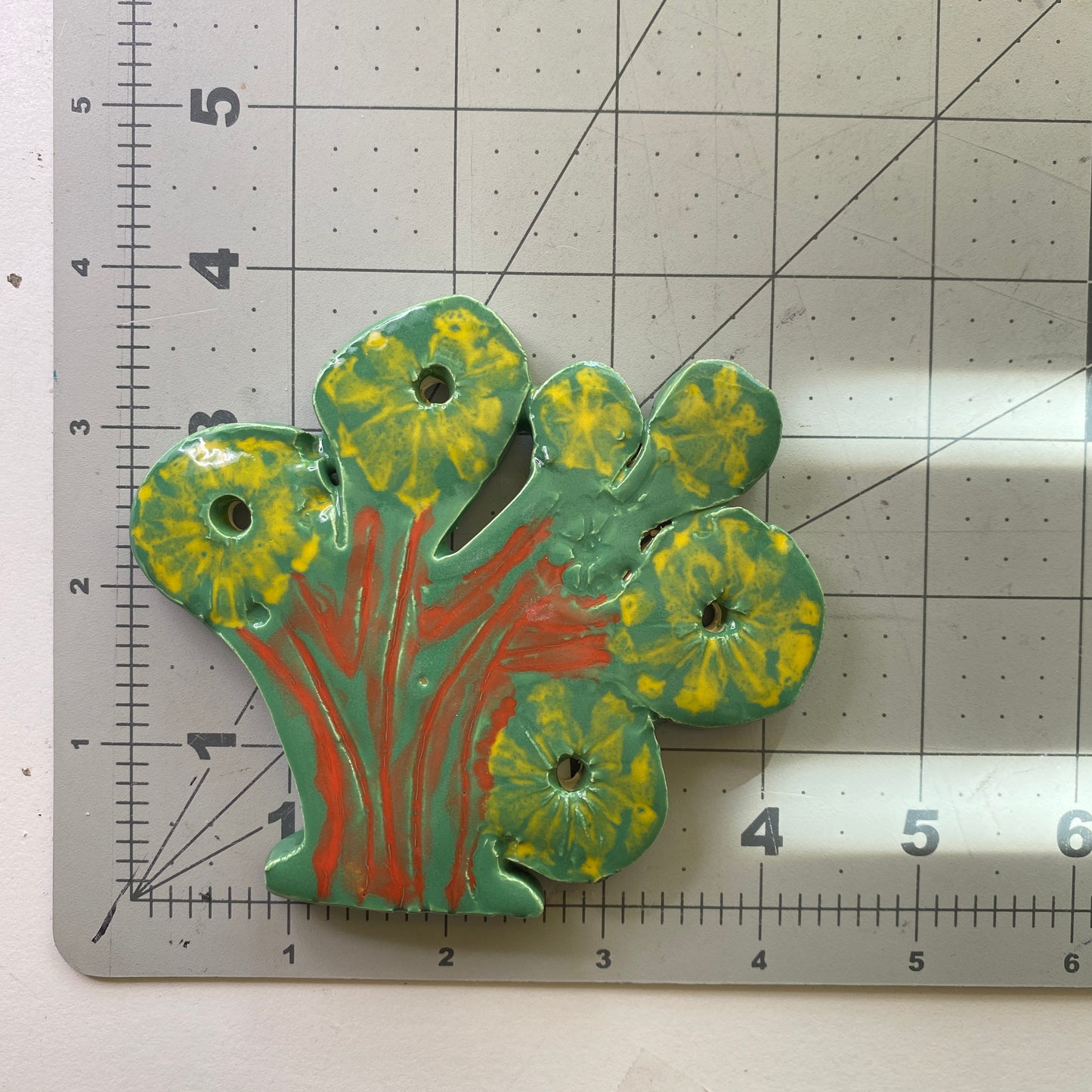 Ceramic Arts Handmade Clay Crafts Fresh Fish Glazed 4-inch x 4-inch Anemone by Angelina Vida-White 4117