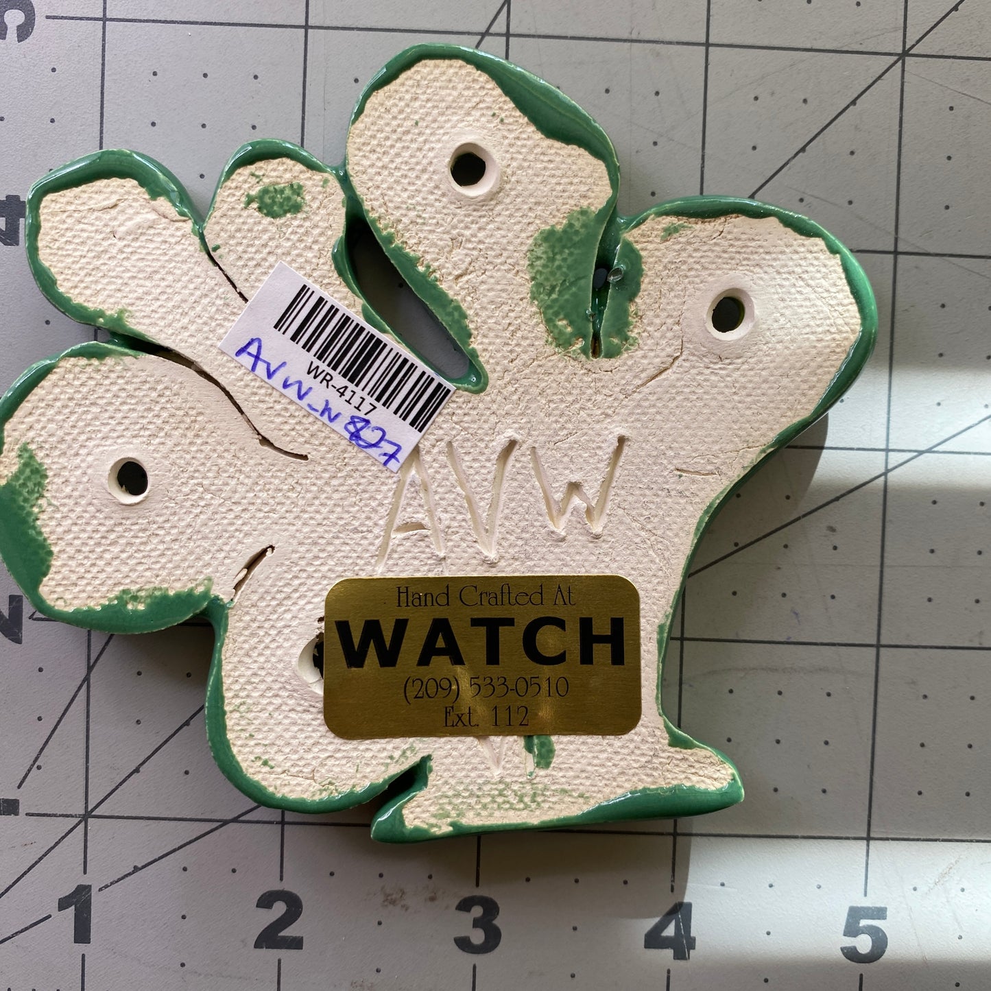 Ceramic Arts Handmade Clay Crafts Fresh Fish Glazed 4-inch x 4-inch Anemone by Angelina Vida-White 4117